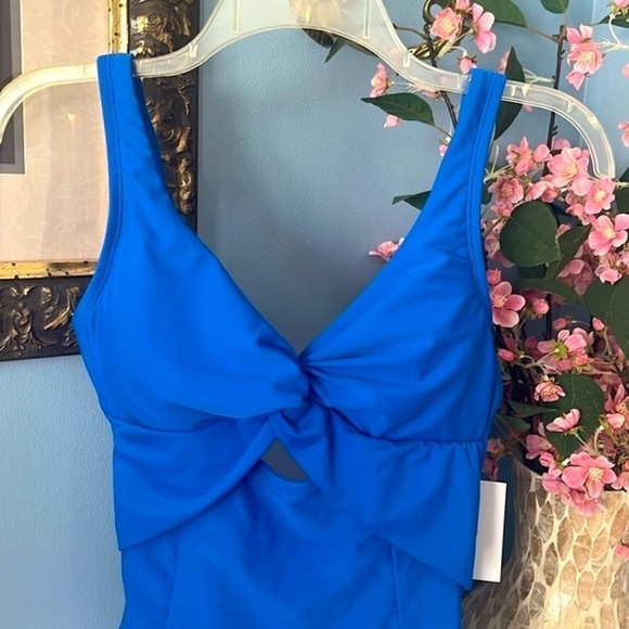 Brand New DKNY Blue Peek A Boo Twist One Piece Swimsuit 50+ UPF 4-Way Stretch - Picture 3 of 16